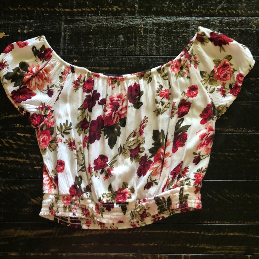 Super Cute Ambiance Crop Top 💐
